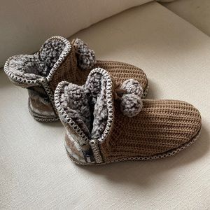 Muk Luks warm fuzzy slippers